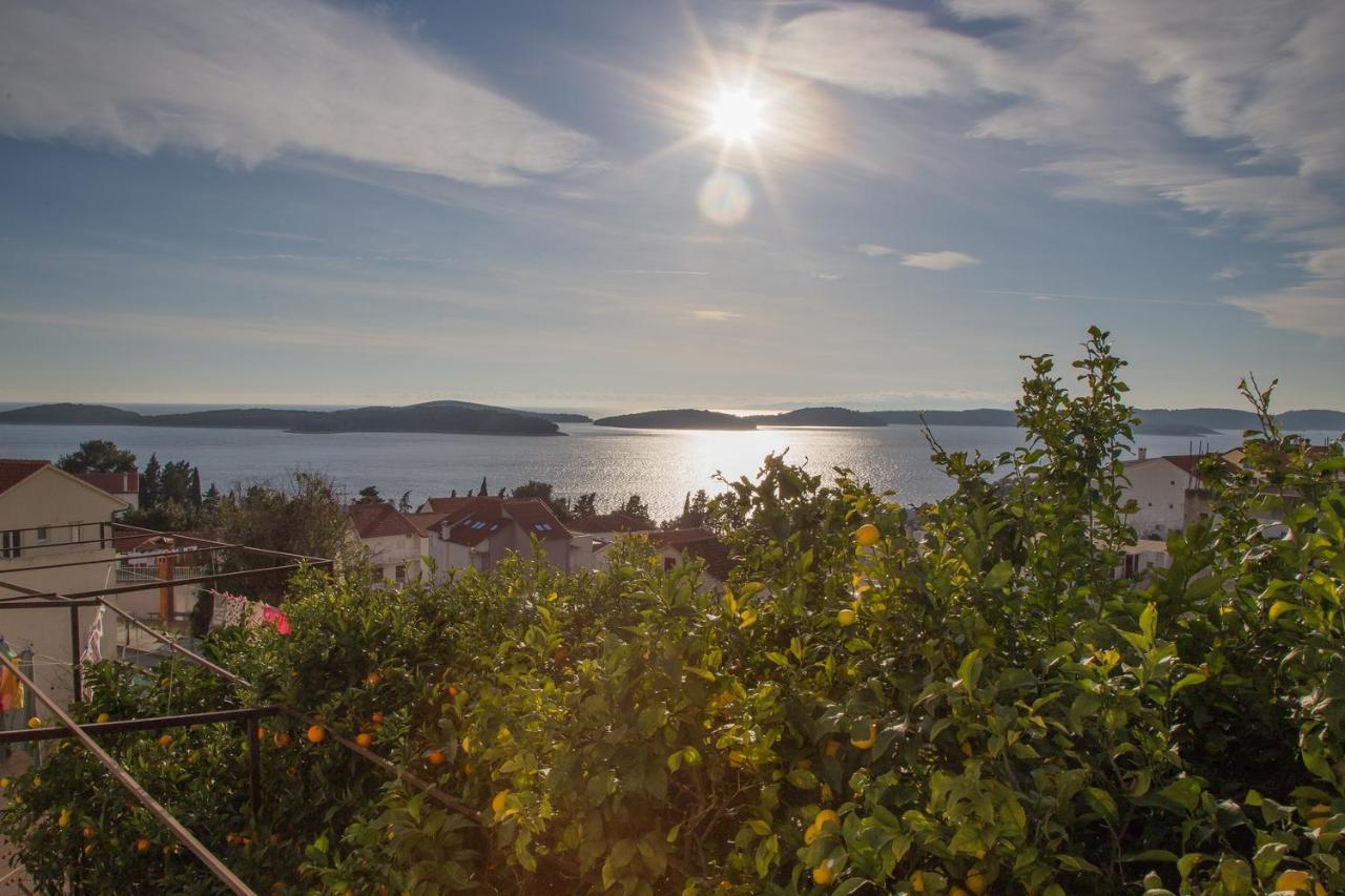 חוואר Apartments Biba Hvar מראה חיצוני תמונה