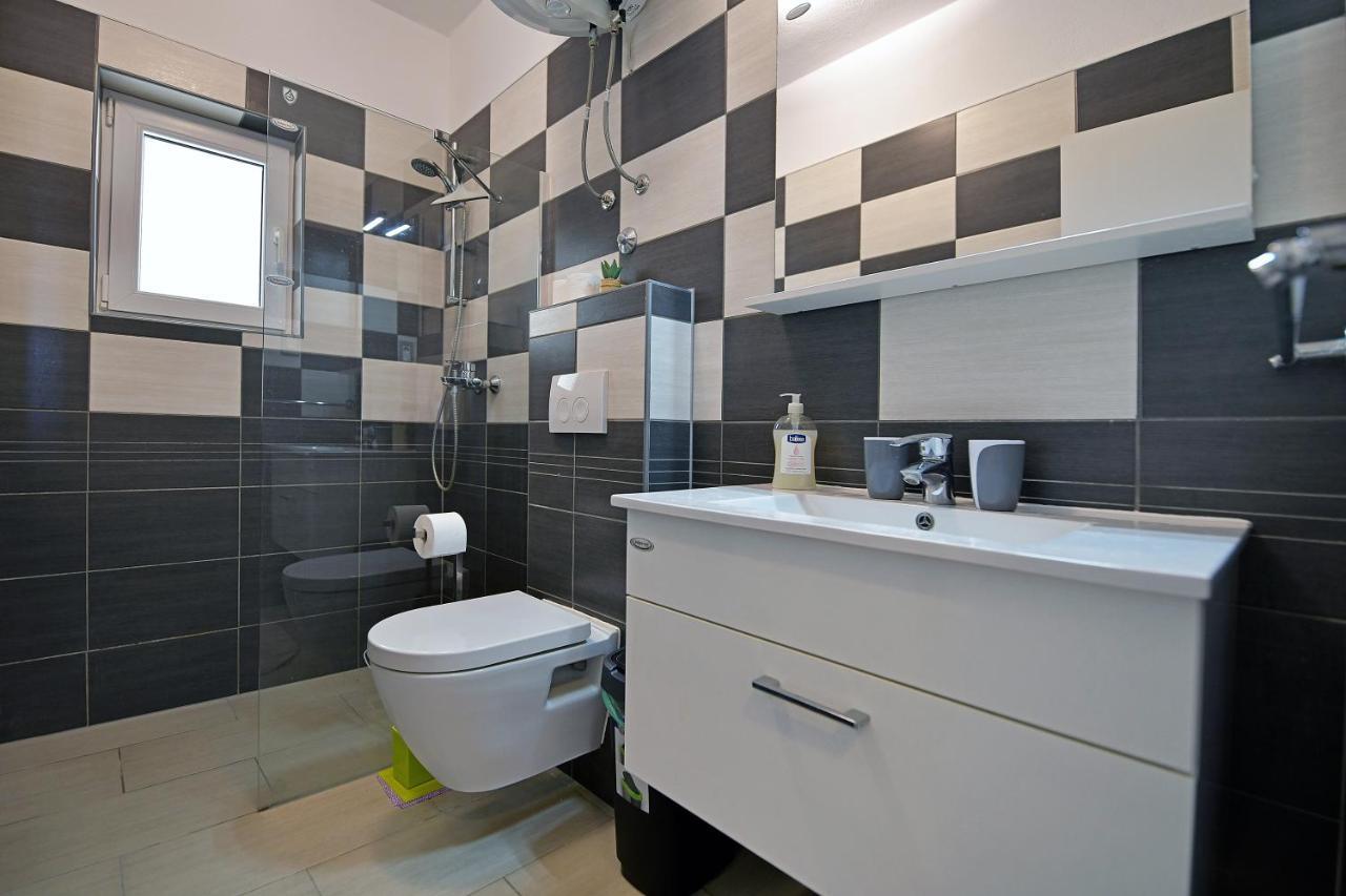 חוואר Apartments Biba Hvar מראה חיצוני תמונה