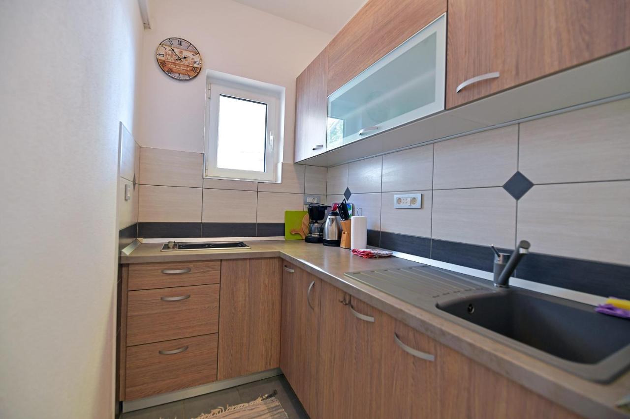 חוואר Apartments Biba Hvar מראה חיצוני תמונה