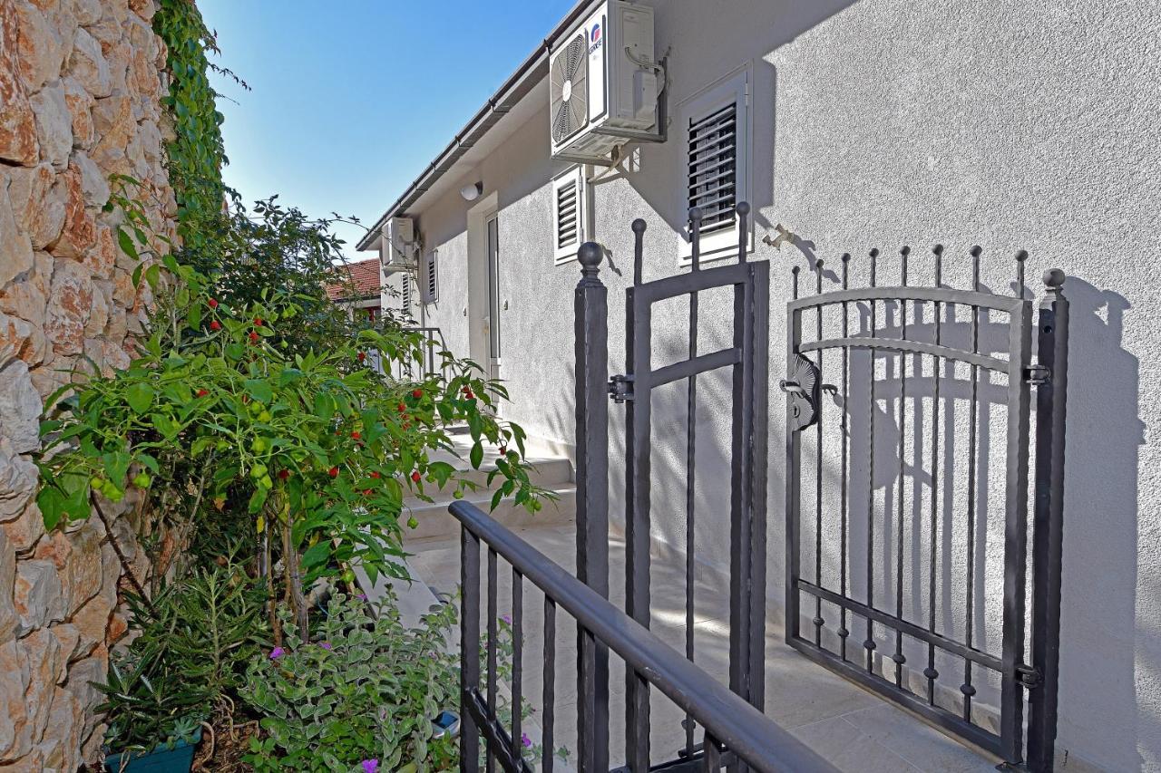 חוואר Apartments Biba Hvar מראה חיצוני תמונה
