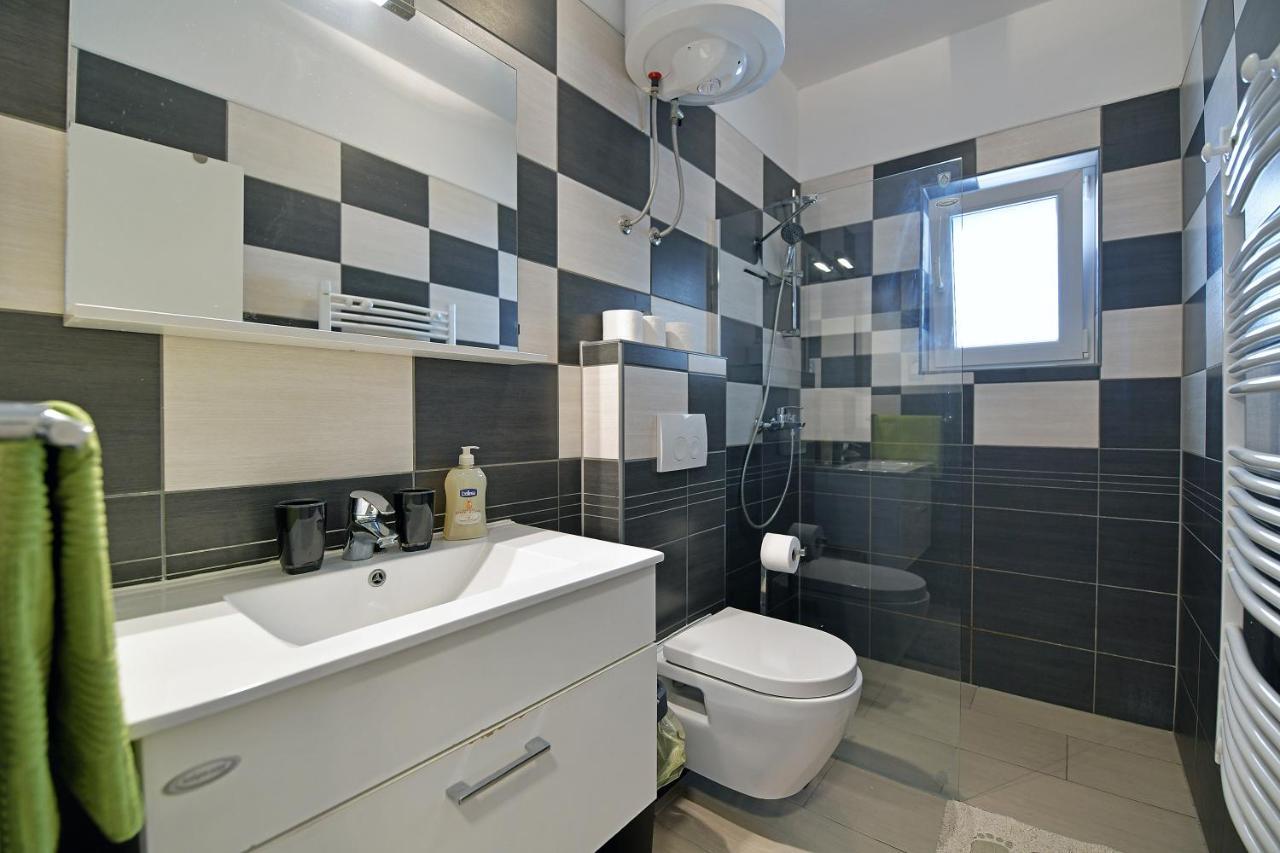 חוואר Apartments Biba Hvar מראה חיצוני תמונה
